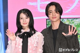 桜田ひより＆木戸大聖「自然と戦いながら」強風の中での撮影回顧「髪の毛がメデューサみたいになっちゃって」【モブ子の恋】 画像