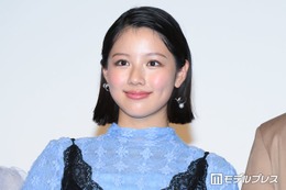 元日向坂46渡邉美穂、スリットから圧巻美脚のぞく「色っぽい」「スタイル抜群」と反響 画像