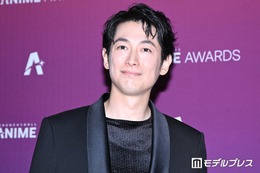 ディーン・フジオカ、ラメ輝くブラックコーデでオレンジカーペット登場【クランチロール・アニメアワード2026】 画像
