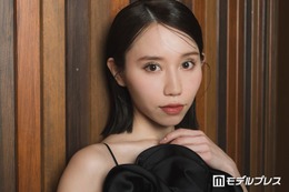 ばんばんざい・みゆ、ミニスカートから美脚スラリ「可愛さが増してる」「透明感レベチ」と反響 画像