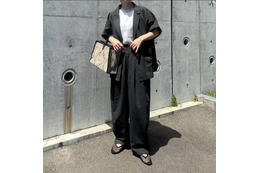 こなれ感たっぷり。夏の【黒セットアップ】で作るハンサムスタイル【40代の毎日コーデ】