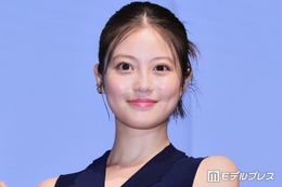 今田美桜、胸元ざっくりキャミ姿公開にファン悶絶「肌が綺麗」「透明感凄い」 画像