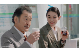 吉田鋼太郎＆八木莉可子、ファミマ新CMで初の先輩・後輩役 コミカルな掛け合い披露