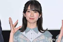 日向坂46金村美玖、美脚のぞくミニ丈“ピューロコーデ”に絶賛の声「変装なしでびっくり」「カチューシャ姿が悶絶級の可愛さ」 画像
