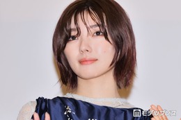櫻坂46藤吉夏鈴、タイトミニワンピ姿で美脚輝く「可愛さとカッコよさのバランスが神」「スタイル抜群すぎる」と反響 画像