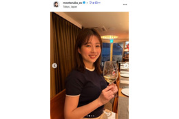 テレ朝・田中萌アナ、爽やかノースリーブ衣装ショット公開「スタイル良い」「ウエスト位置が高くて羨ましい」 画像