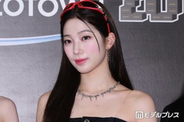 LE SSERAFIMカズハ、黒衣装から引き締まった美ウエスト披露「圧倒的な美しさ」「鍛え上げられててすごい」 画像