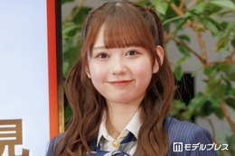 卒業発表のAKB48大盛真歩、平成レトロカフェでミニスカ美脚披露「この可愛さはズルい」「上目遣いがたまらない」とファン悶絶