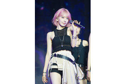 LE SSERAFIM、新曲「BOOMPALA」でステージごと回転 観客へ呼びかけ「Stand up！」【Weverse Con Festival】 画像