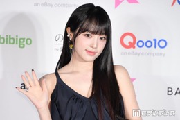 IZ*ONE出身イェナ、爽やかミニスカートで美脚スラリ「脚が真っ直ぐで綺麗」「清涼感すごい」と反響
