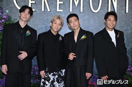 s**t kingz、躍動感溢れるポーズで盛り上げる 胸元に羽あしらったジャケットスタイル【Mrs. GREEN APPLE presents「CEREMONY」】 画像