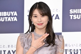 卒業発表のモー娘。牧野真莉愛、新庄剛志監督の顔プリントTシャツ×美脚際立つミニスカ姿で球場ショット「日ハム愛溢れてる」「隠しきれないアイドルオーラ」 画像