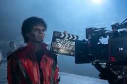 「スリラー」のジャケットやヘアメイク…『Michael／マイケル』を支えた衣装＆メイクの圧倒的リアリティに迫る