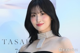 TWICEモモ、美脚際立つミニドレス姿「MAJ2026」オフショット公開「脚の長さレベチ」「気品ある美しさに目が離せない」と反響 画像