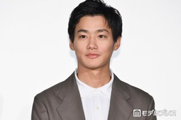 野村周平、眉なし・ロン毛・刺青姿の衝撃ビジュ公開「ガス人間」ビジュに「ワイルドな感じも似合う」「一瞬誰かと思った」の声