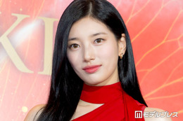 スジ、美スタイル際立つ真紅ノースリドレスで登場「気分に大きな影響を与える」もの明かす
