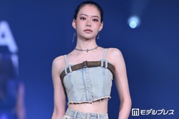 なごみ、ミニ丈キャミトップスから美ウエスト披露「美しすぎる」「スタイル抜群」の声【オキコレ2026】 画像