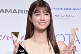 生見愛瑠、肩出しトップスで美肌輝く 飲食店でのプラベショットに「眩しすぎる」「オーラがレベチ」の声 画像