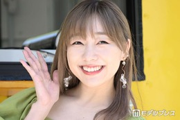 須田亜香里、美ウエスト大胆披露のミニ丈ニットコーデ披露「セクシーすぎる」「引き締まっててかっこいい」と絶賛の声 画像