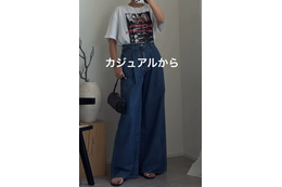 今、履くだけでオシャレ見えするワイドデニム。美しいシルエットは白Ｔ合わせでこなれ感アップ【40代の毎日コーデ】