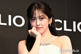 IVEユジン、純白キャミソールで素肌輝く「ナチュラル美人」「透明感すごい」と絶賛の声