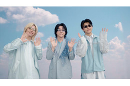 Mrs. GREEN APPLE、お互いに似合うサングラス選び“最高に眩しい笑顔”「眼鏡市場」新CMインタビューSPECIAL FITTING映像公開