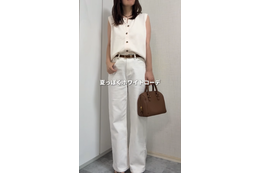 【GU】ボタンセーターが主役。爽やかさ満点の夏っぽホワイトスタイル【40代の毎日コーデ】 画像