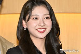元日向坂46富田鈴花、美脚輝くミニワンピ姿のオフショット披露「大人可愛い魅力が全開」「美しさに磨きがかかってる」と反響 画像