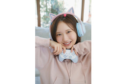日向坂46藤嶌果歩、オフ感満載の猫耳カット公開 1st写真集先行カット第17弾解禁【果実の歩幅】