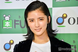 藤井萩花、美ボディ際立つ黒水着姿披露「レベチのスタイル」「着こなせるのがすごい」と絶賛の声 画像