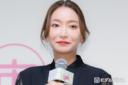 加藤綾菜「イケメン」夫・加藤茶のヘアセット中の様子公開「いつまでもお若い」「笑顔に癒される」の声 画像
