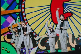 Aぇ! group、4人体制初ツアーでドーム宣言 天井ゴンドラ＆巨大ランウェイに横アリ熱狂【ライブレポート／Aぇ! group LIVE TOUR 2026 Runway】 画像