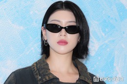 三吉彩花、エッジ効いたコーデで登場 TWS・HAUM（KiiiKiii）らも出席 画像