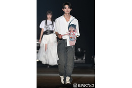 WILD BLUE鈴陽向、白トップス×デニムで爽やかコーデ 新潟ならではの“お茶目な仕草”に会場悶絶【TGC新潟2026】 画像