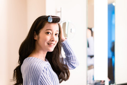 夏に大量発生！アラフォーが「すこぶるオバサンぽく見える」夏の危険ヘアアレンジ