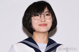 新しい学校のリーダーズ・SUZUKA、“丸刈り”加工ショットにファン騒然「びっくり」「小顔際立つ」 画像