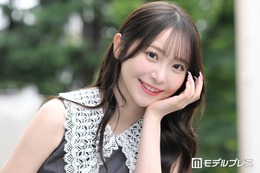 かとゆり、ほっそり二の腕＆美脚際立つノースリミニワンピ姿披露「上品で清楚」「透明感レベチ」と絶賛の声 画像