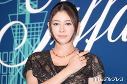 真木よう子「立派なムチムチ太もも」ベビーチェアに座れない0歳娘の直筆イラスト公開「愛おしすぎてたまらない」「癒やされる」 画像