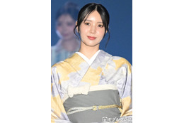 小林由依、上品なイエロー×グレー着物姿 リボンの帯がアクセント【TGC新潟2026】 画像