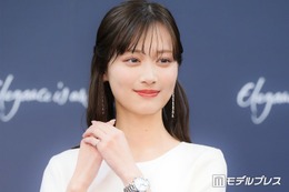 山下美月、京都でのほっそり二の腕際立つノースリーブ姿公開「透明感すごい」「夏の妖精さんみたい」 画像