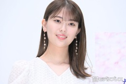 乃木坂46岩本蓮加、美脚際立つミニスカ衣装ショットに絶賛の声「かっこよさと可愛さが共存」「スタイル抜群」 画像