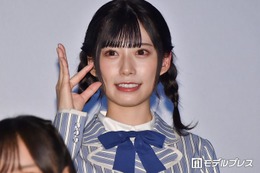 元日向坂46メンバー、白ノースリワンピの夏コーデ披露「透明感すごい」「ひまわり畑にぴったり」 画像