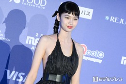「イカゲーム」出演美女、ショート丈トップスでウエストちらり「スタイルの良さが異次元」「完璧スタイル」と反響 画像