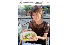 早見沙織、ほっそり二の腕際立つノースリ姿のパリ旅行ショット公開 「魅力が溢れてる」「透明感すごい」と反響 画像