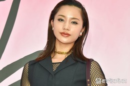 高橋メアリージュン、美スタイル際立つビキニショットに熱視線「景色に負けない美しさ」「メリハリボディ憧れる」 画像
