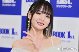 岡田紗佳、ノースリーブチャイナ風ドレス姿公開「透明感すごい」「スタイル良いから何着ても似合う」 画像