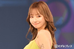 ぴょな、圧巻美脚際立つピタT×ショーパン姿で宮古島満喫「身体の半分以上脚」「レベチのスタイル」と反響 画像