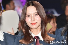 元櫻坂46小林由依、美脚際立つショーパンルームウェア姿＆寝そべりショットにファン悶絶「彼女感半端ない」「天使の可愛さ」 画像