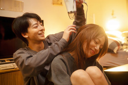 川口春奈＆高杉真宙の愛おしい日常…『ママがもうこの世界にいなくても　私の命の日記』場面写真