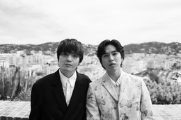 坂東龍汰＆岡山天音『我々は宇宙人』カンヌ滞在中素顔を捉えたスチール到着　制作スタジオ訪問、アフレコ見学なども